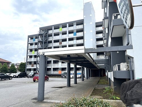 テレパレス船橋三咲Ｂ棟4階 エントランスアプローチ※前回募集時2021年6月撮影