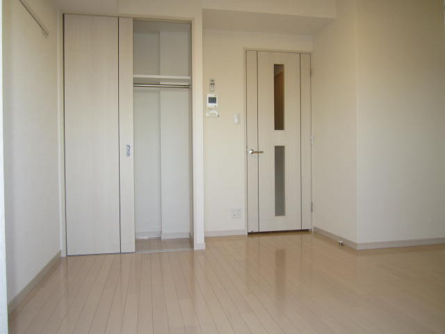 ガーラ・シティ渋谷幡ヶ谷5階 明るい洋室です