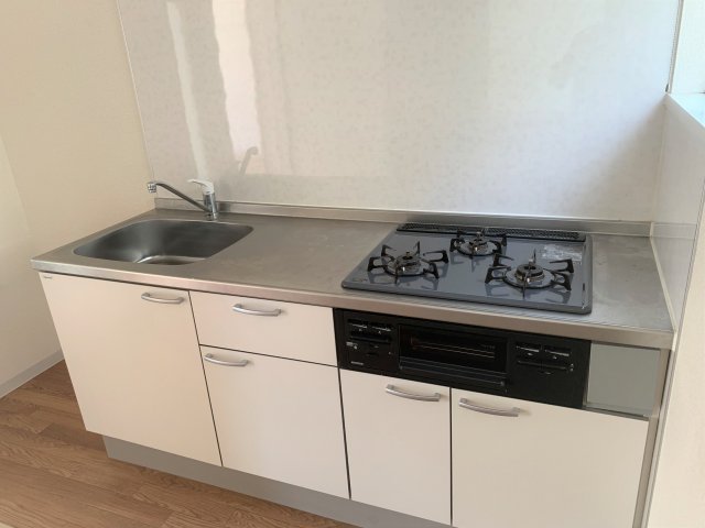 メゾン成瀬が丘102号室 キッチン