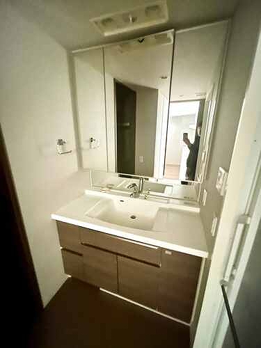 ライオンズ川口幸町グランフォート2階 独立洗面台