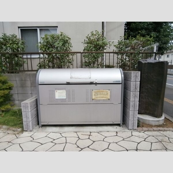 ファースト　クライム203号室 敷地内ごみ置場