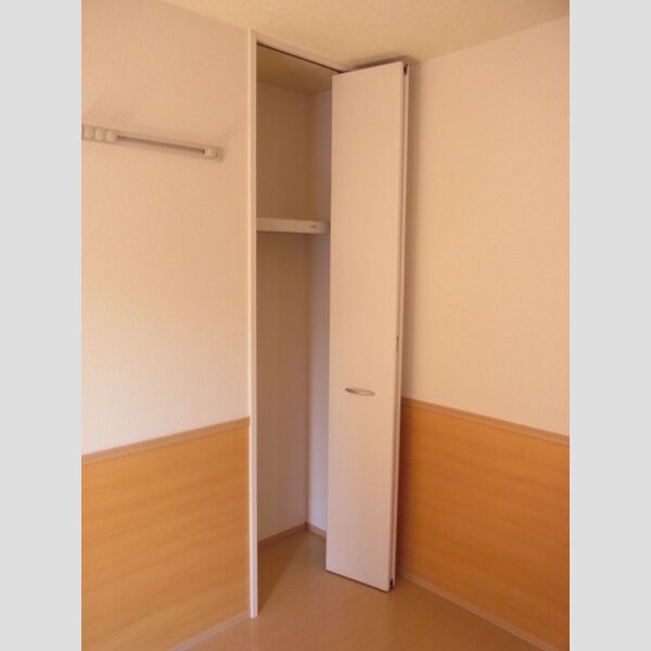 シャルマンコート リビング物入