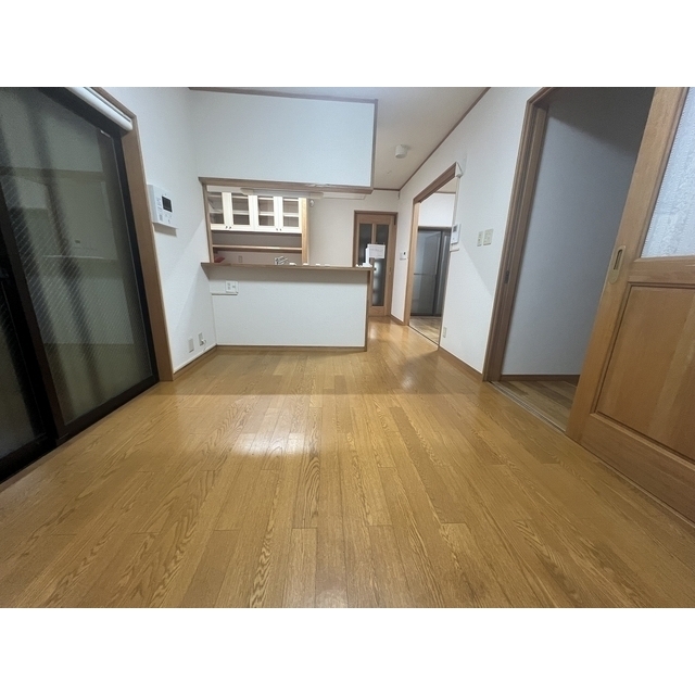 大島8丁目戸建 カウンターキッチンのリビング