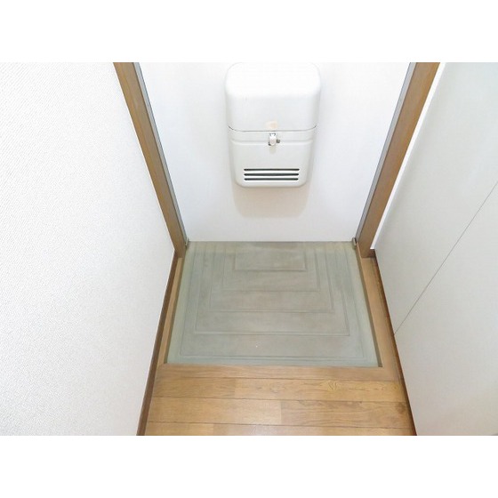 エステートロイヤル８号棟0101号室 玄関