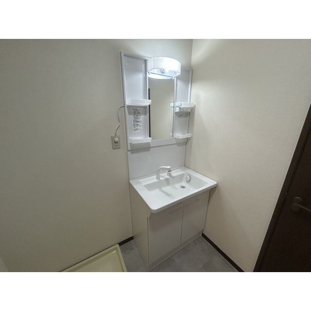 グランデュール瀬戸岡202号室 内観