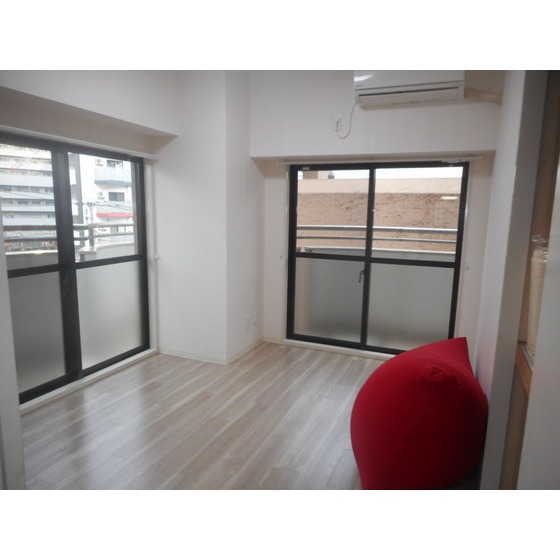 ロイヤルフラット野毛山壱番館 寝室