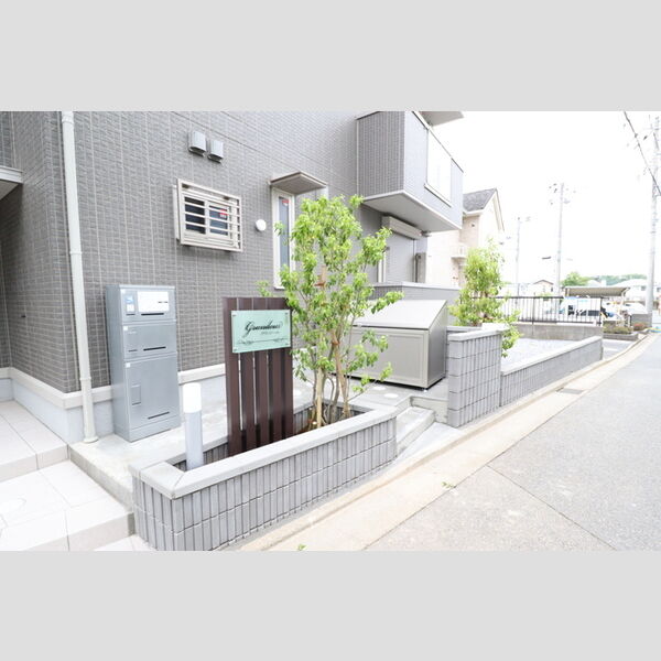 Grandeur ゴミ置き場、宅配ボックス