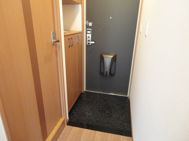 マーガレットガーデンⅢ306号室 玄関