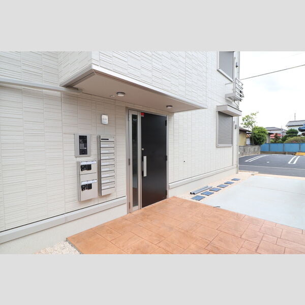 サニーリヴF103号室 エントランス