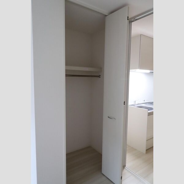 ロイヤルレジデンスⅢ301号室 クローゼット