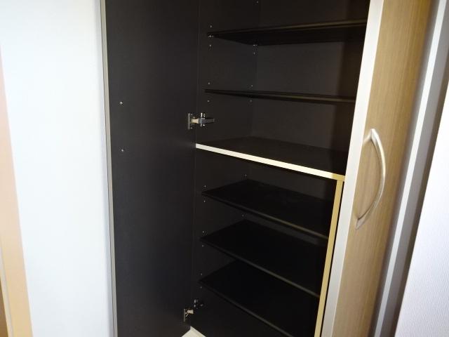 アイルトンハウス101号室 下駄箱