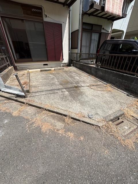 及川1丁目2LDK戸建て 駐車場