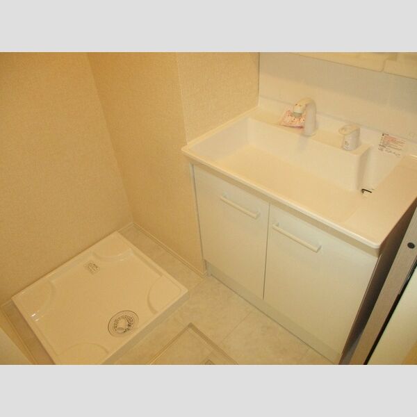 オーフィングⅢ 洗髪洗面化粧台、室内洗濯機置場