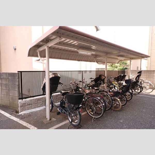 浮間パークサイドハイツ101号室 屋根付自転車駐輪場