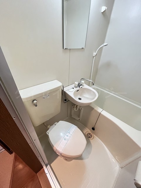 アーバンスクエア江原町Ｃ棟0108号室 トイレ