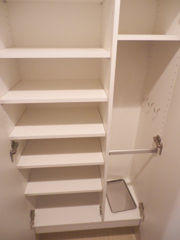 びゅうリエットグラン新宿戸山219号室 収納