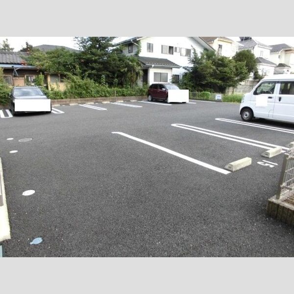 ソレイユ・アイビー105号室 駐車場