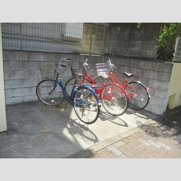 メゾン小倉台 駐輪場