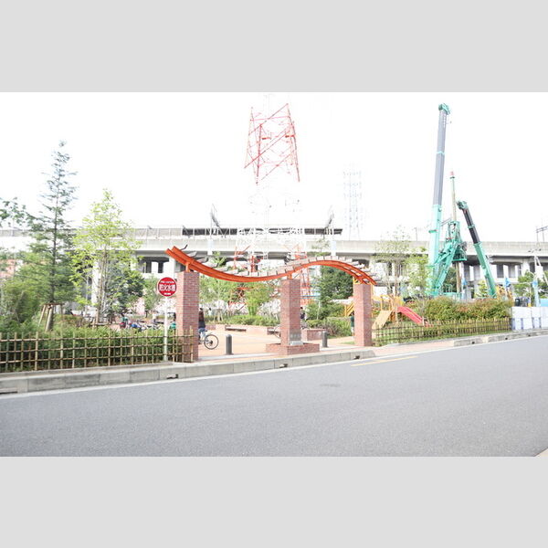 TREBINAウエスト 噴水公園(10m、徒歩1分)