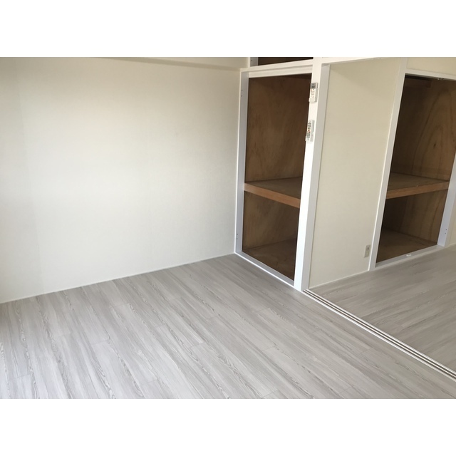 第一ハイム山下305号室 リビング