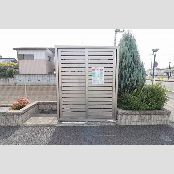 デルニエ武川 ゴミ集積所