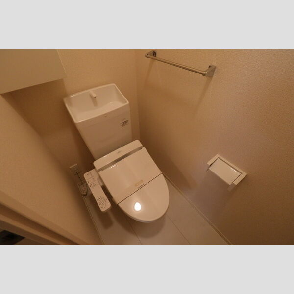 クレスト四谷101号室 トイレ