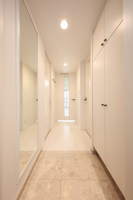 レジディア新川7階 玄関