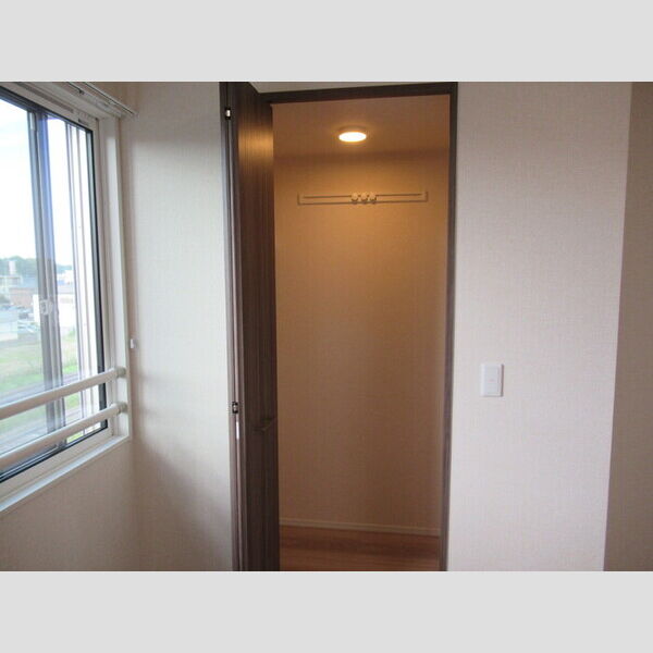 KOCHIA N・S　N棟303号室 ウォークインクローゼット