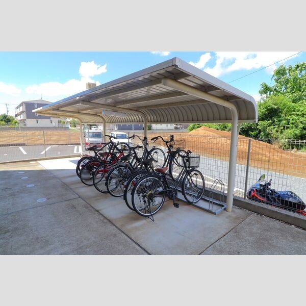 セントポーリア 駐輪場