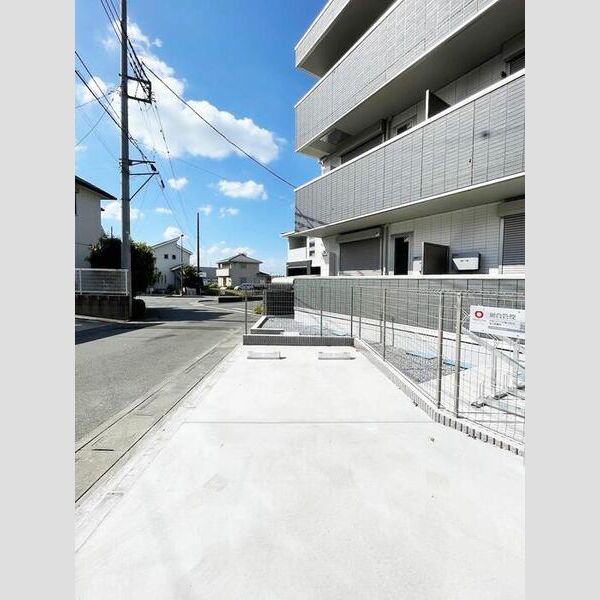 Lilysia Garden 駐車場