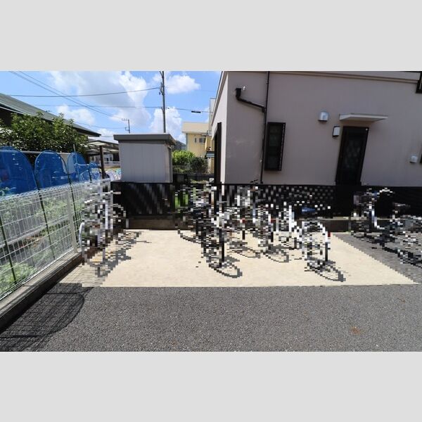 ロイヤルヒルズR 駐輪場