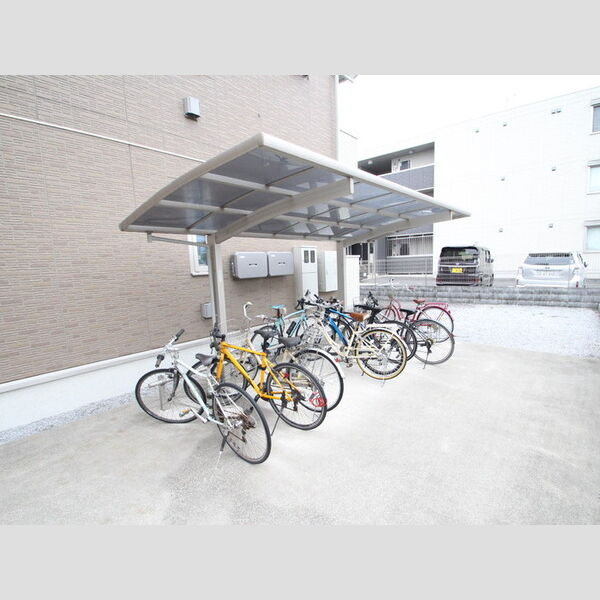 ティルタ サリ 駐輪場