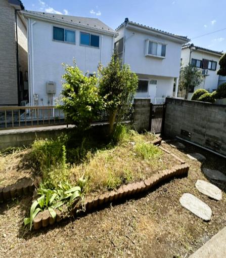 南街6丁目戸建 庭では家庭菜園やプール遊びも楽しめます。水道、電源有り