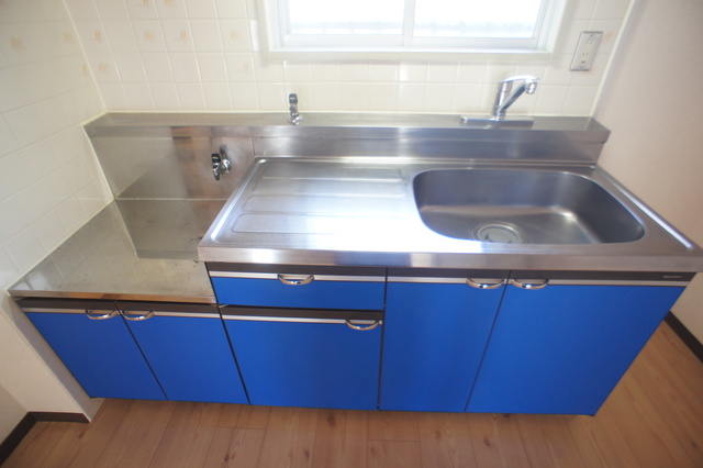 カーサ八千代 お洒落なブルーのキッチン