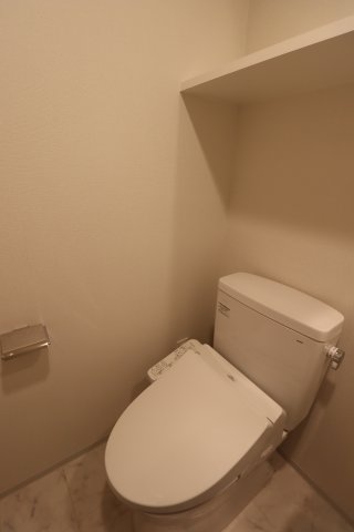 GENOVIA横浜石川町0204号室 トイレ