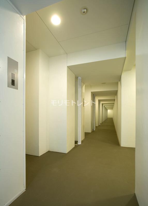 カスタリア市ヶ谷2階 共用廊下