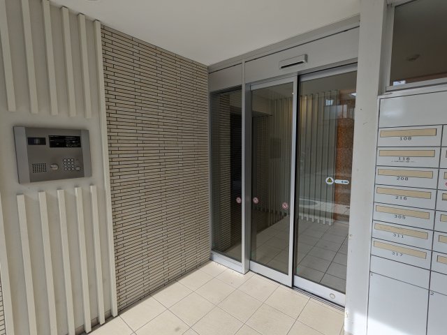 ルポール北加瀬203号室 エントランス