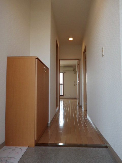 メゾン北寺尾 玄関