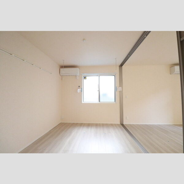 シェーンブルーメ横浜108号室 リビング