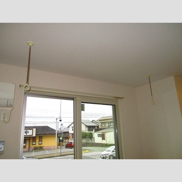 ルミエールE102号室 室内物干し