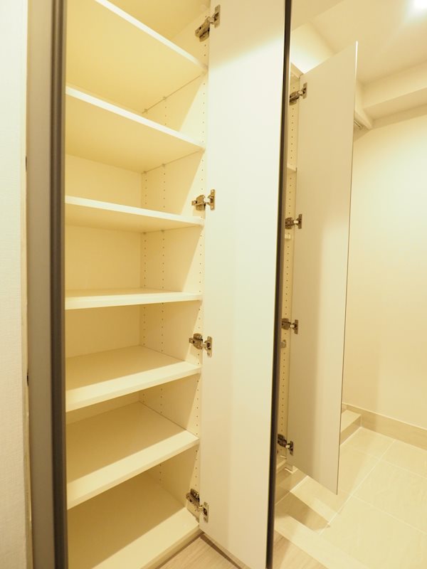 ドゥーエ日暮里2階 収納