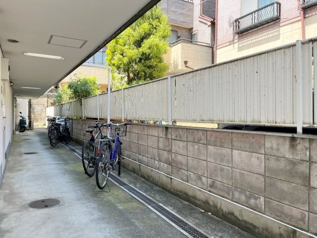 セレーネNA－１1階 駐輪場