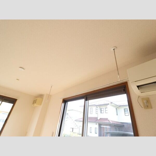 リビングタウンみずき　ABCC101号室 室内物干し