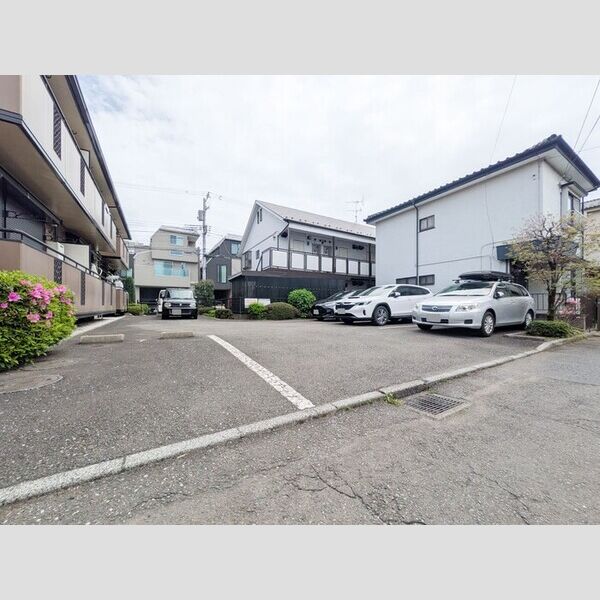 ガーデンヒル 駐車場