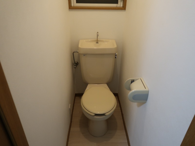 ファミール仲村B1階 トイレ