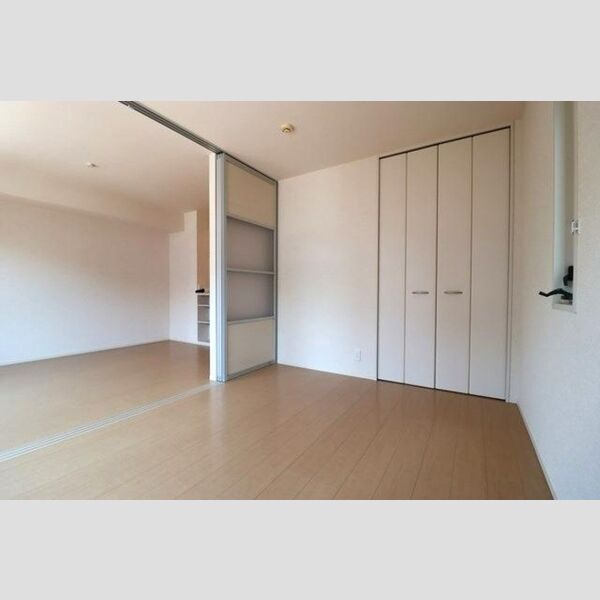 Strahl(シュトラール)101号室 洋室　6帖