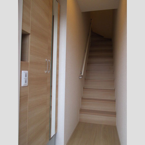 ポテトドゥーエ203号室 玄関