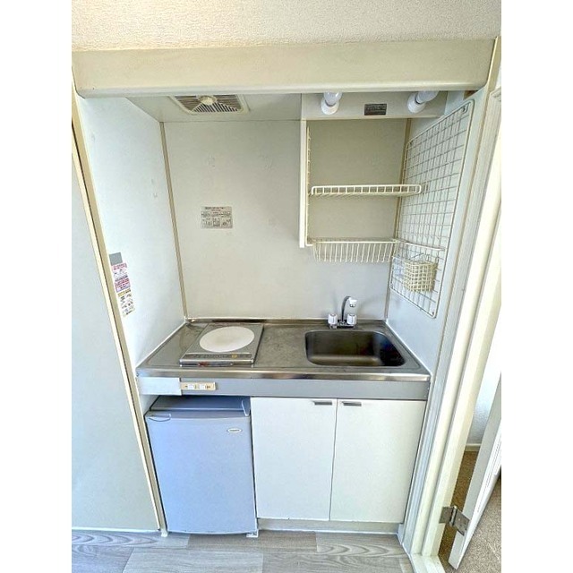 ジュネパレス松戸第524号 IHコンロとミニ冷蔵庫付きキッチン