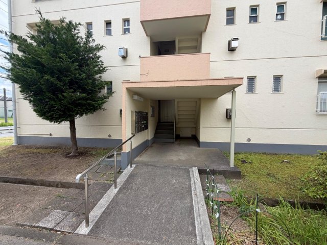 加茂川団地6号棟 エントランス
