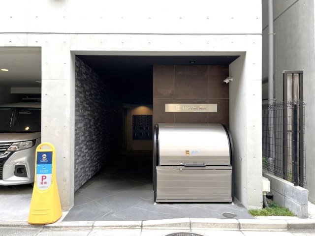 Ｌｉｖｅ　Ｆｌａｔ蔵前3階 エントランス